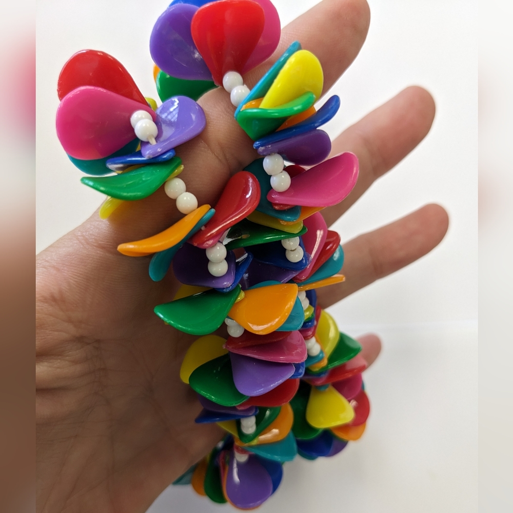COLORFUL VTG. NECKLACE